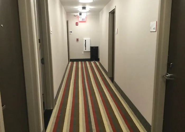 Ramada By Wyndham Bronx Terminal